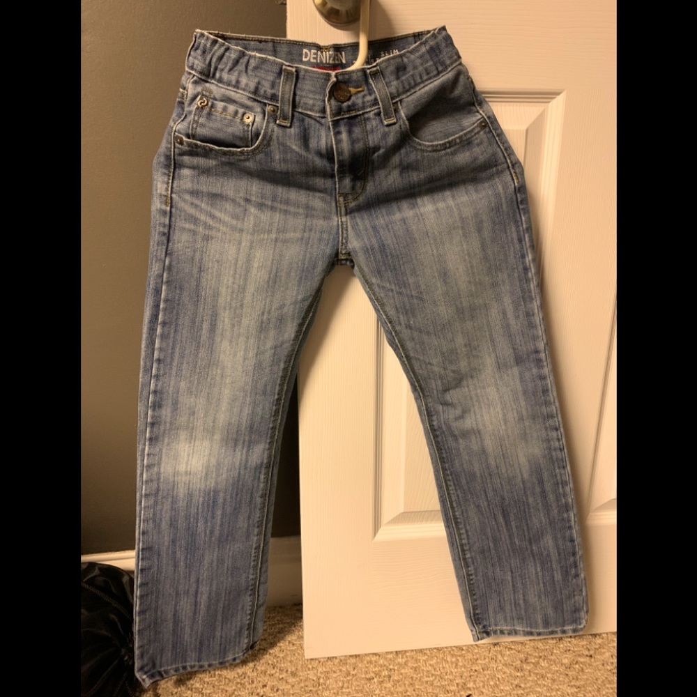 Like new Levi’s slim straight fit size 12